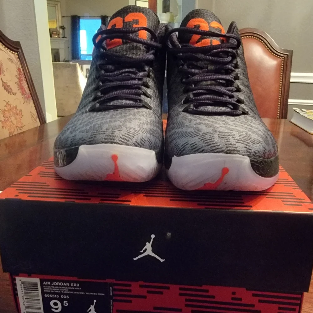 DS Jordan 29 Black "Team Orange" Size 9.5 Men's - Picture 1 of 7
